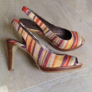 Adorable Moda Spana striped peeptoe shoes